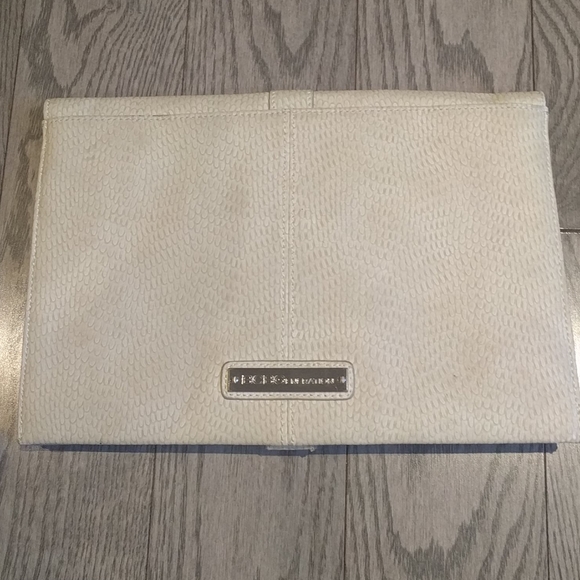 🌸 Beautiful beige couch by BCBG generation 🍀🌸 - Picture 4 of 8